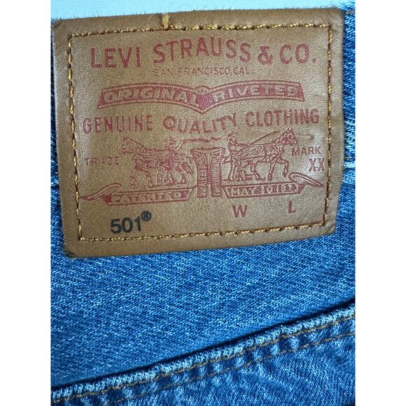 Levi's 501 Cutoff Mid-Rise Button Fly Raw Hem Denim Shorts Distressed size W26 - Picture 3 of 12